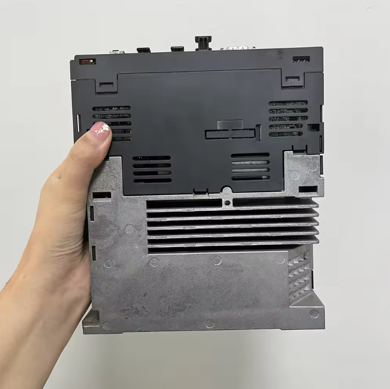 MR-J4-70B MR-J4-40B Bộ điều khiển servo AC bộ khuếch đại servo ac bộ điều khiển động cơ servo dòng j4
